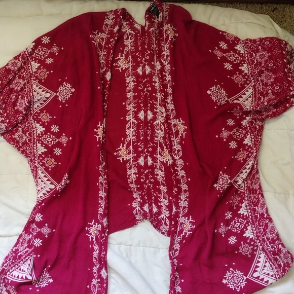 Red patterned kimono One Size - Picture 3 of 4